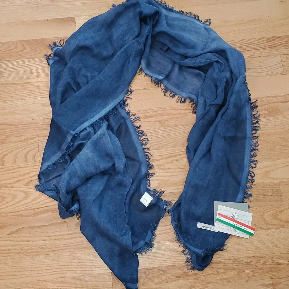 NWT Yu Edit Made in Italy Modal Blue Scarf‎ 74